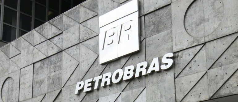 Petrobras deve investir em Energia Renovavel. Energia Solar, Energia Eólica, painel fotovoltaico, painel solar, instalação.